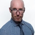 Jaka muszka do beżowego garnituru