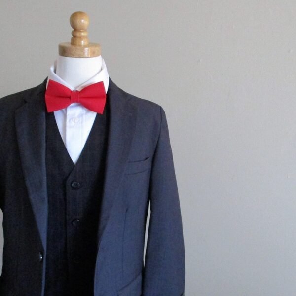 Jaka muszka do białej koszuli