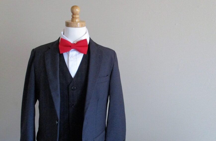 Jaka muszka do białej koszuli